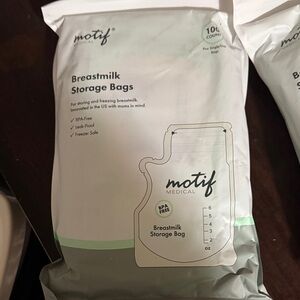 Motif Medical Breastmilk Storage Bags - White and Gray